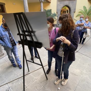 La Casa de Colón organiza una visita para personas con discapacidad visual enfocada a destacar el papel de la mujer en la historia